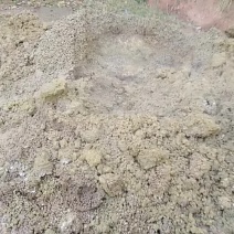 熟兔粪热气腾腾打折了每袋满重的有130斤包上车