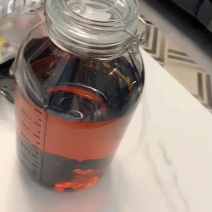 白兰地酒，纯葡萄酿制而成，没有任何添加，