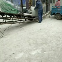 油渣粉装货中。