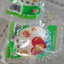 真空包装破壳咸鸭蛋，正宗高邮湖产品。