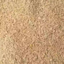 麸皮小料，由麸皮豆渣烘干而成，适合鸡鸭鹅猪牛羊水产类养殖