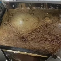 正宗的小榨菜籽油。10元一斤