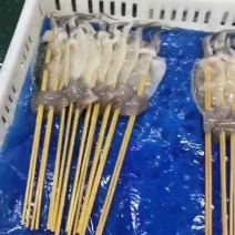 鱿鱼串，一串儿是35克，也有一串儿是45，也可以是70克
