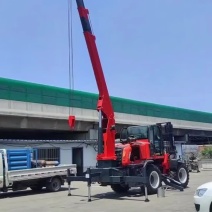 四驱越野叉车