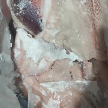 鲢鱼肉去皮去骨