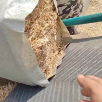 小麦秸秆，全部经过二次粉碎过风选加工压块，干净利索无杂质