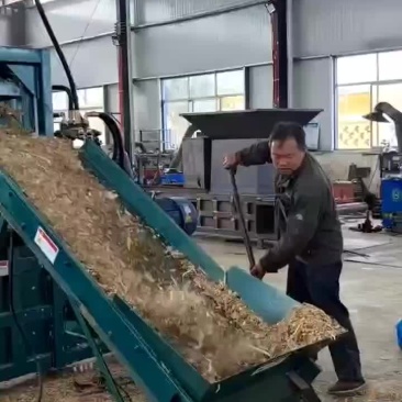 秆液压压块机玉米小麦蒜皮牛羊牧草饲料青黄储全自动打包压块