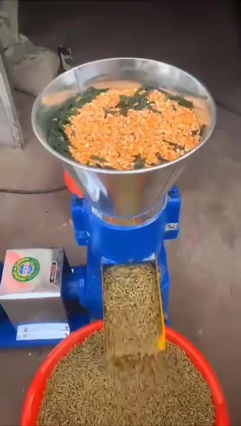 养殖场鸡鸭猪牛羊鱼饲料颗粒机