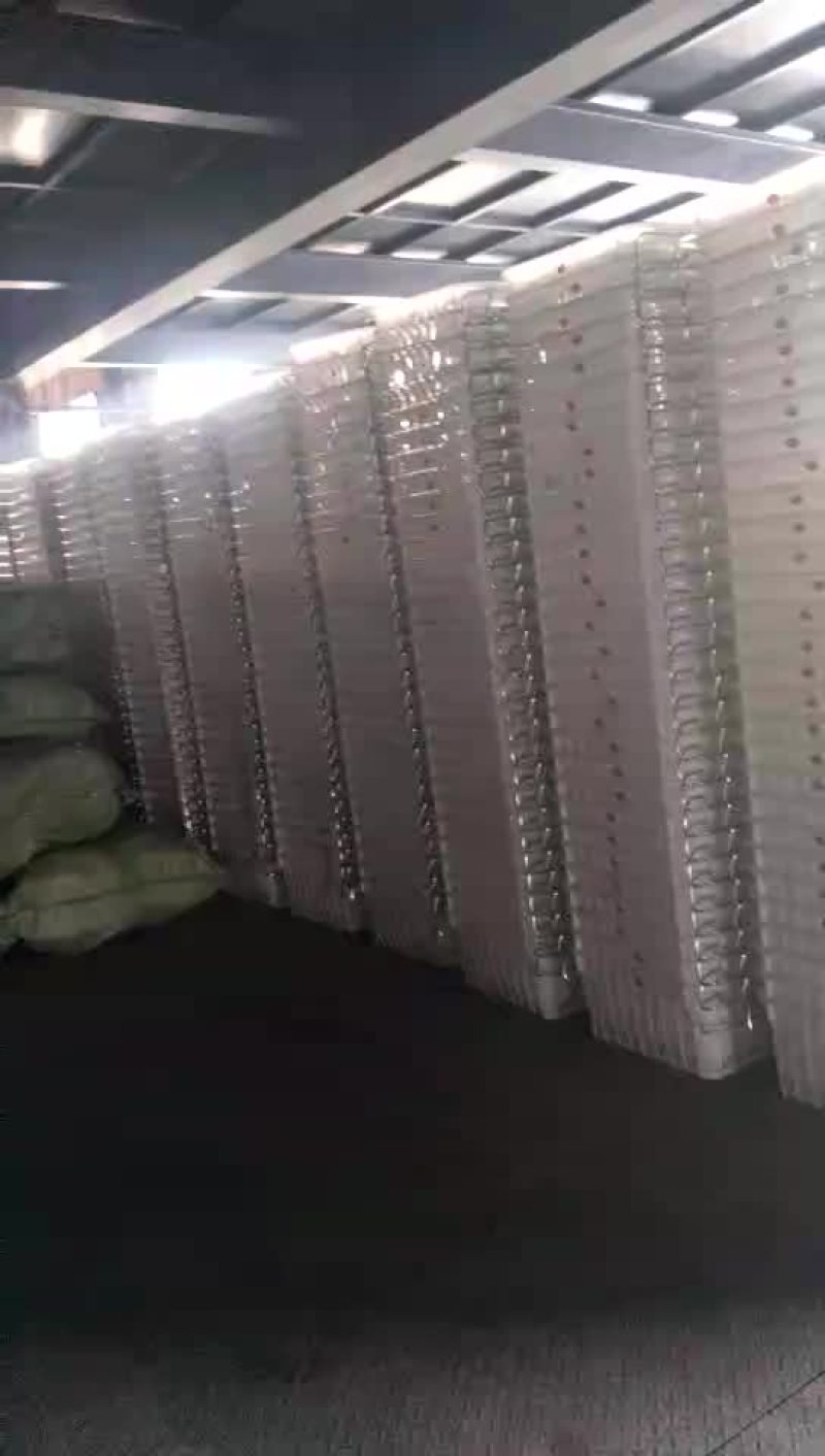 塑料筐外：610*420*320内：580*390*31