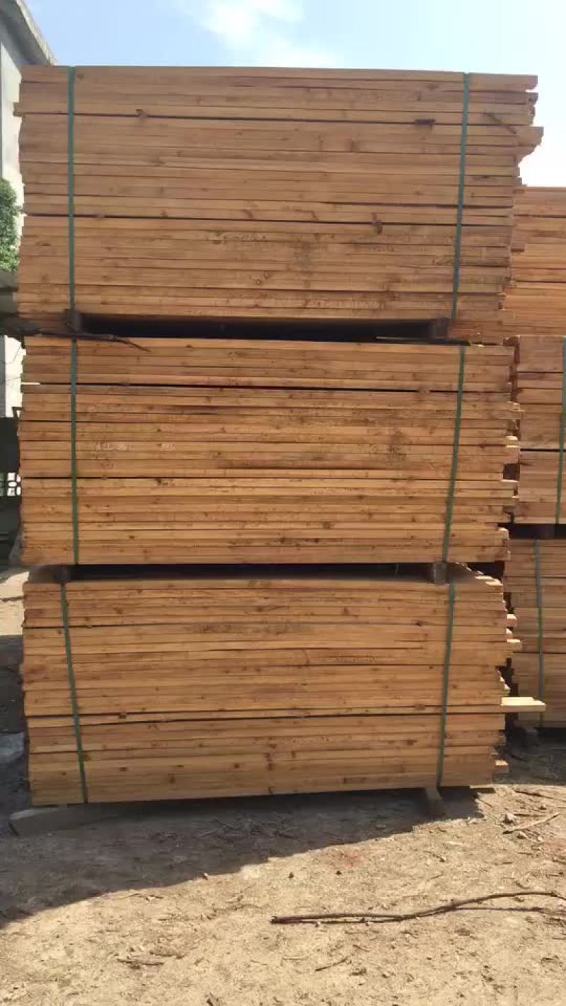 杉树原木建筑
