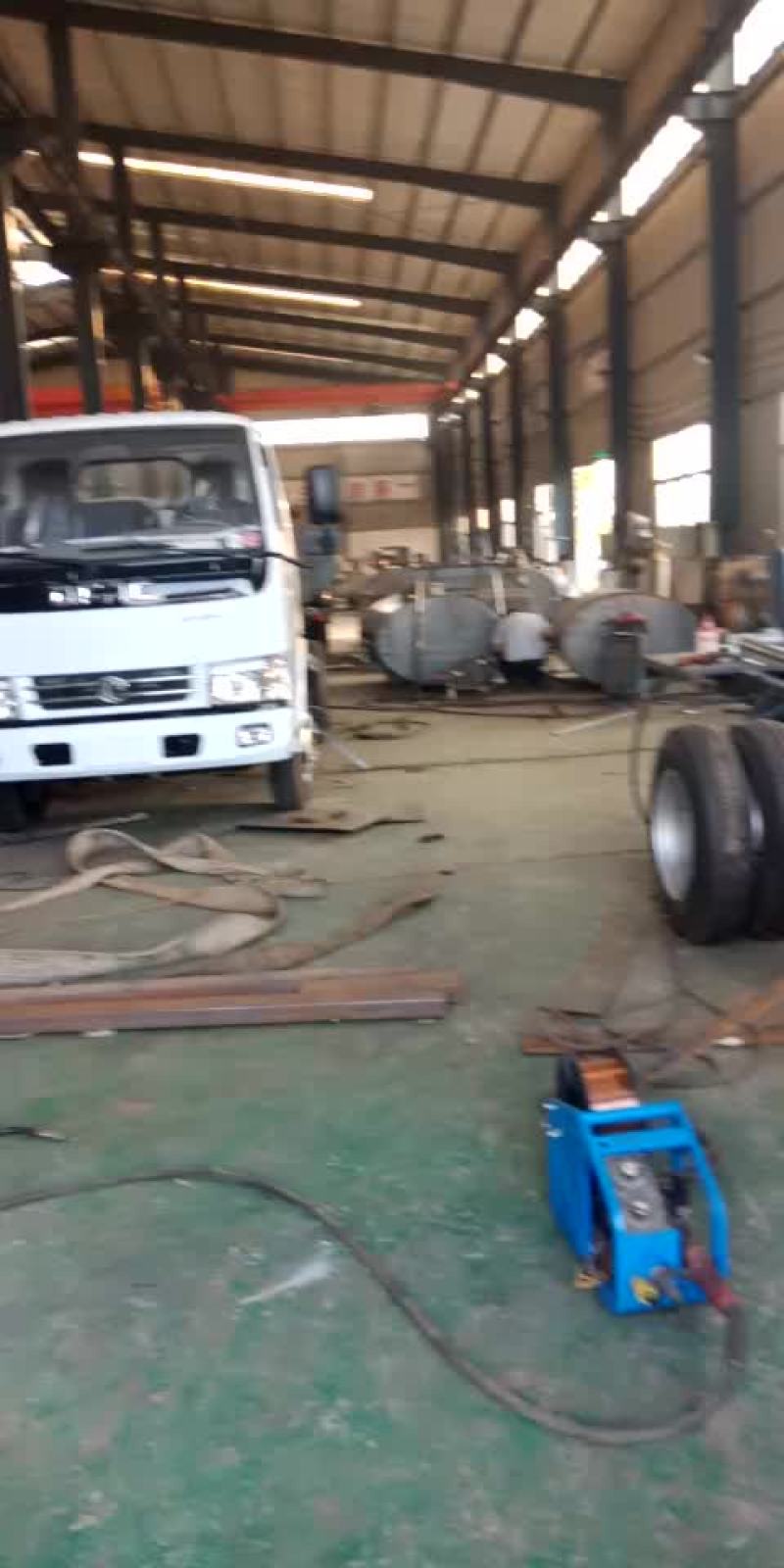 二手洒水车便宜卖。效果好，前冲后啥。