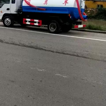 二手洒水车便宜卖。效果好，前冲后啥。