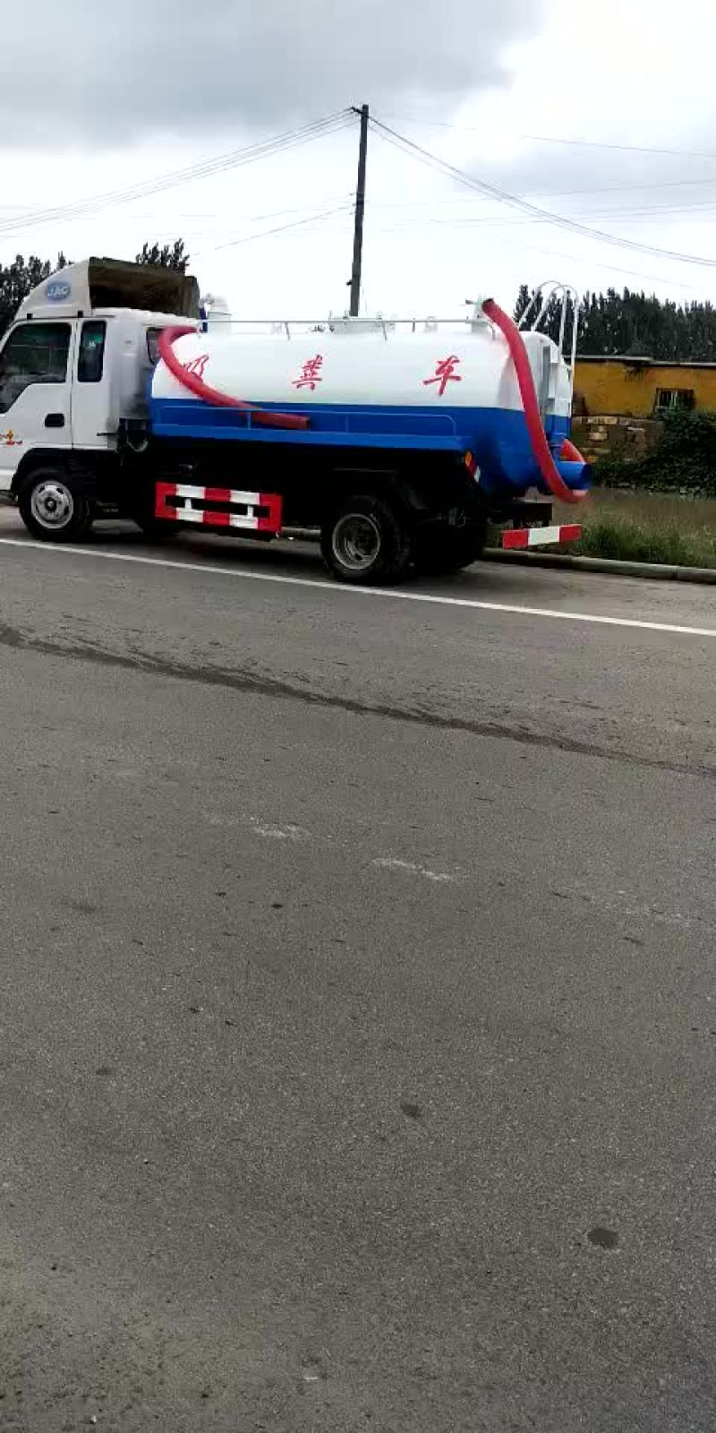 二手洒水车便宜卖。效果好，前冲后啥。
