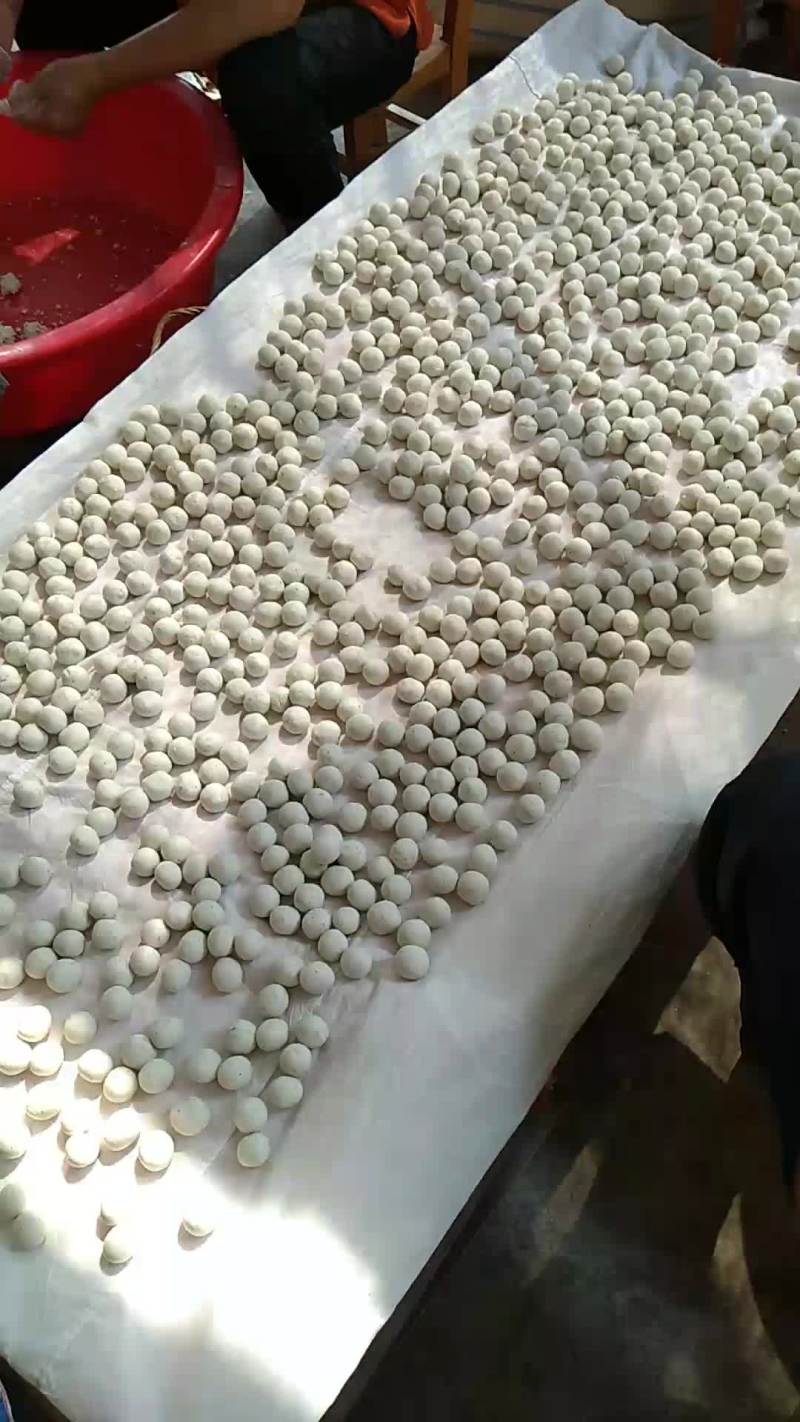 纯手工制作的酒曲子，可以用来做甜酒酿黄酒等