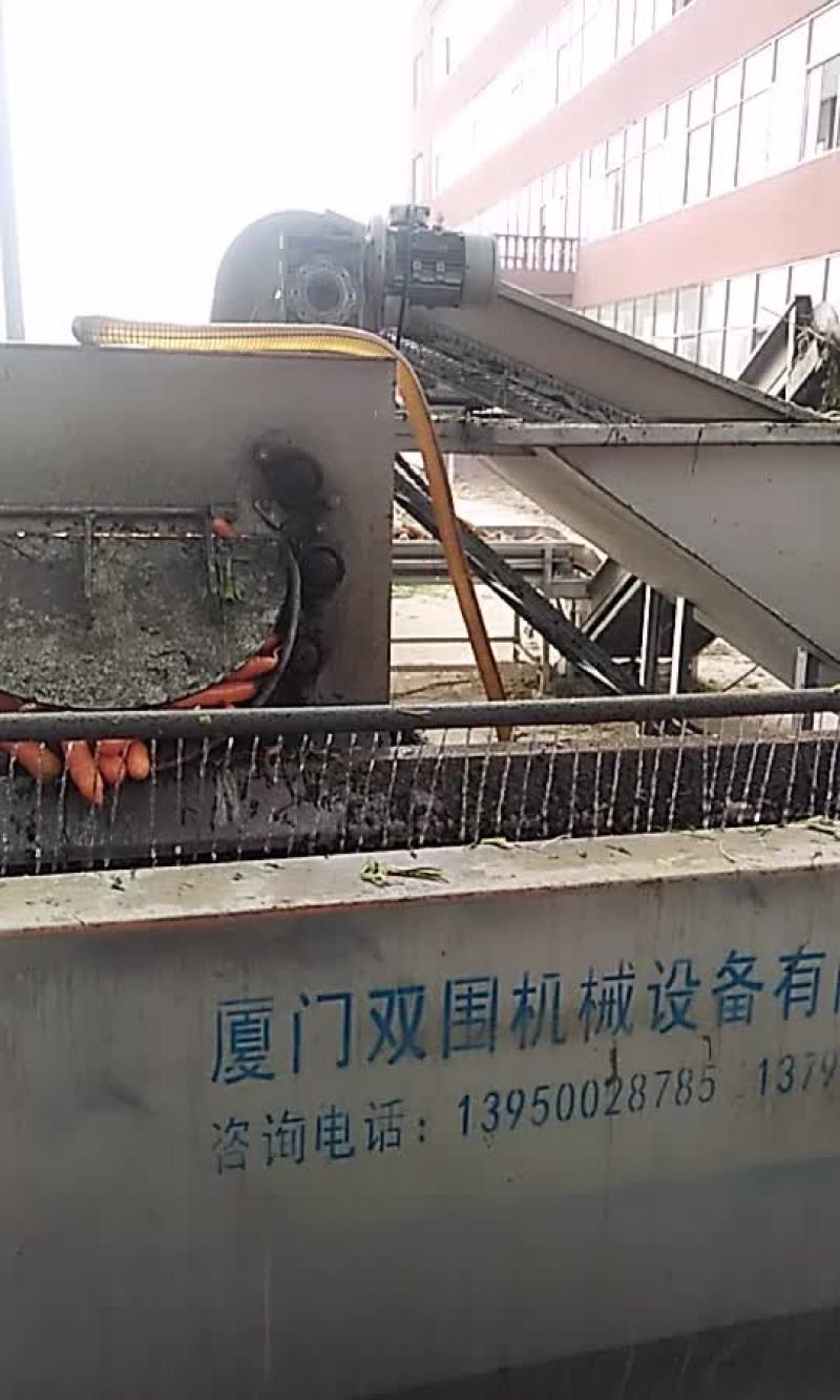 万吨冷库占地面积五十多亩，欢迎各位老板参观考察，现有萝卜