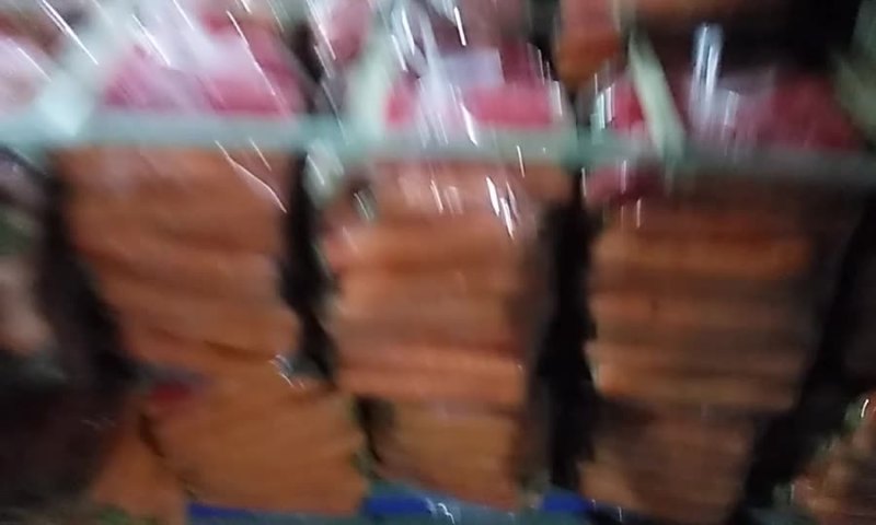 万吨冷库占地面积五十多亩，欢迎各位老板参观考察，现有萝卜