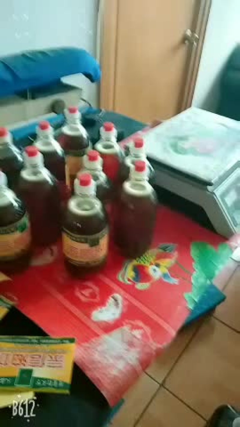 自己榨的豆油，菜子油，胡麻油，香油。