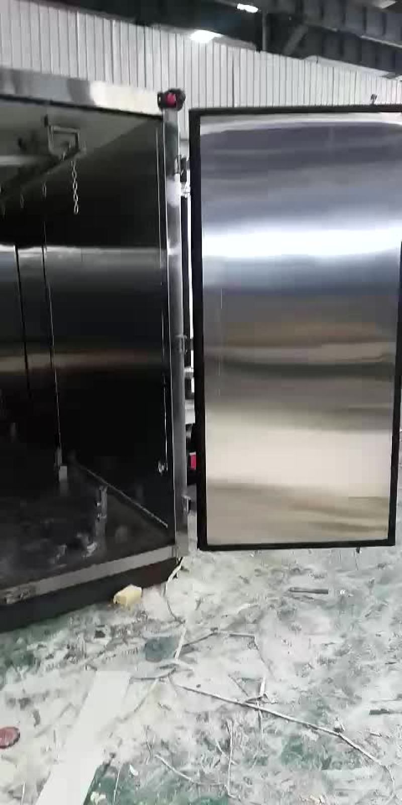 对接式导轨肉钩车，内不锈钢箱体，5台即将完工。