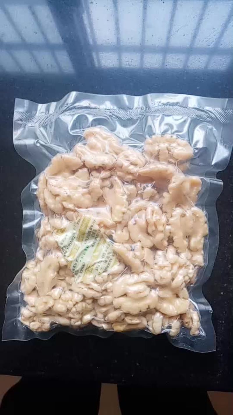 脱衣烘干核桃仁