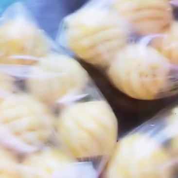 泰国小菠萝。鲜果。去皮。加冰