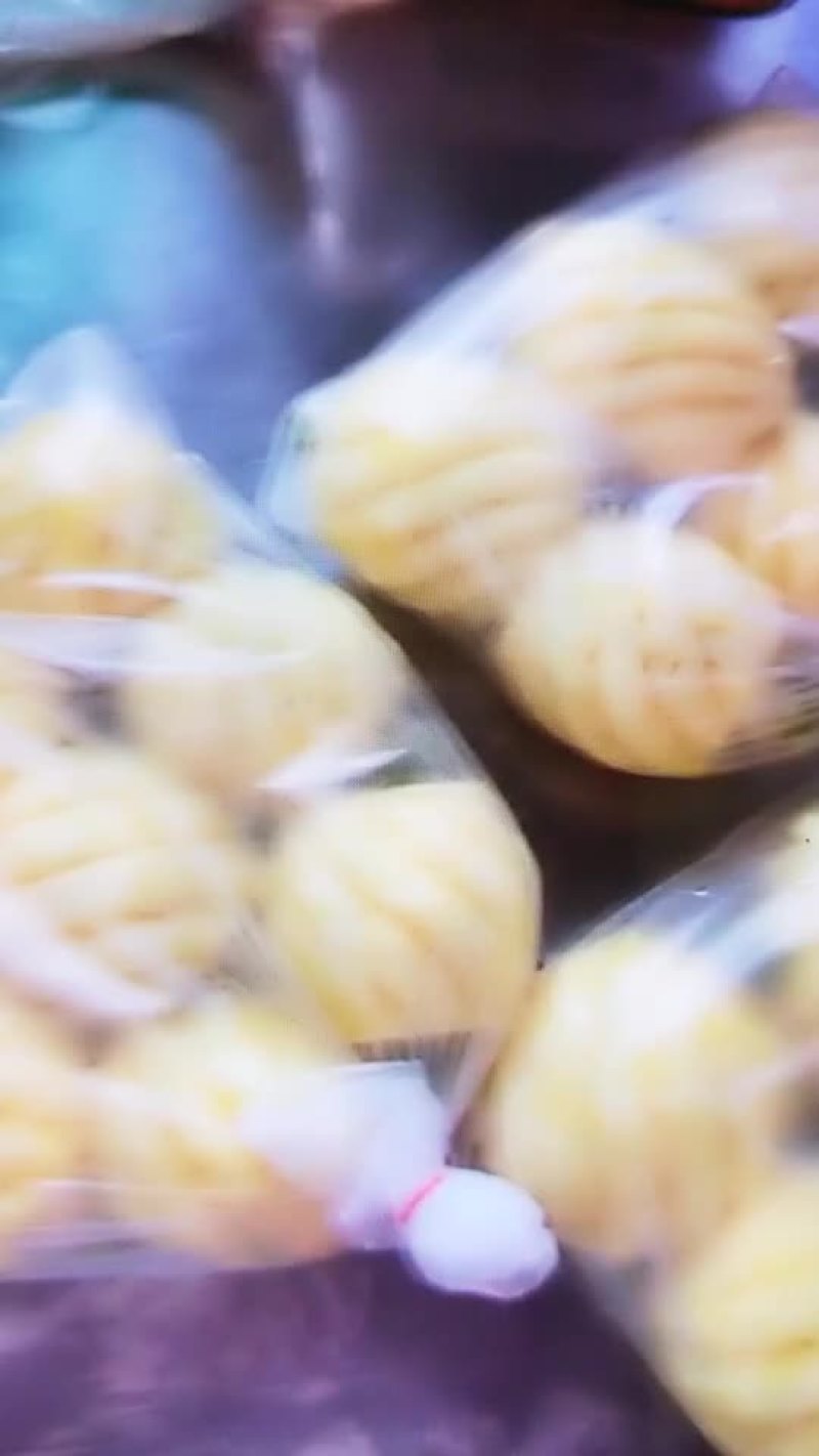 泰国小菠萝。鲜果。去皮。加冰