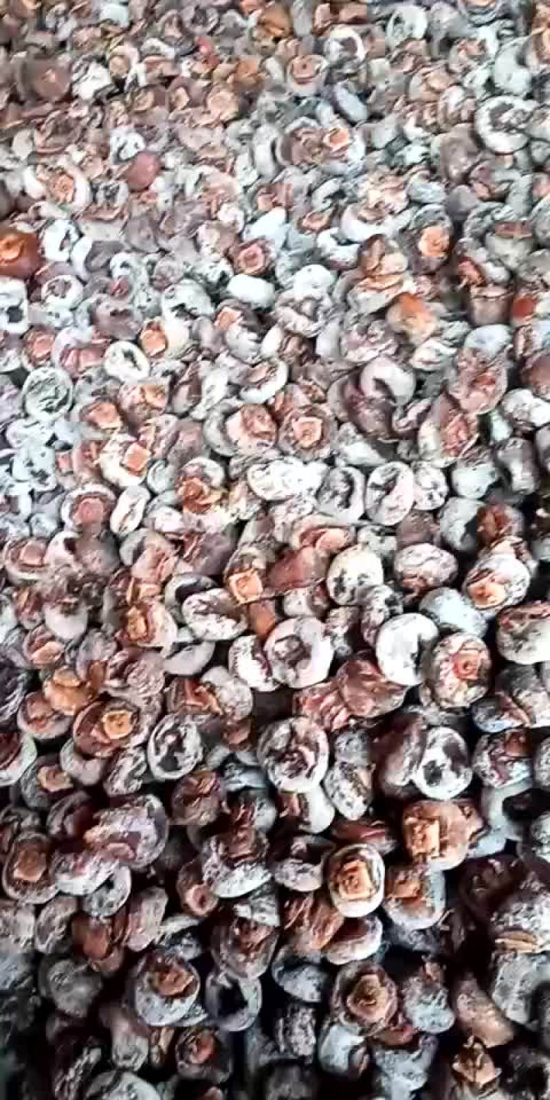 柿饼，以前的老品种柿子加工的，特别好吃