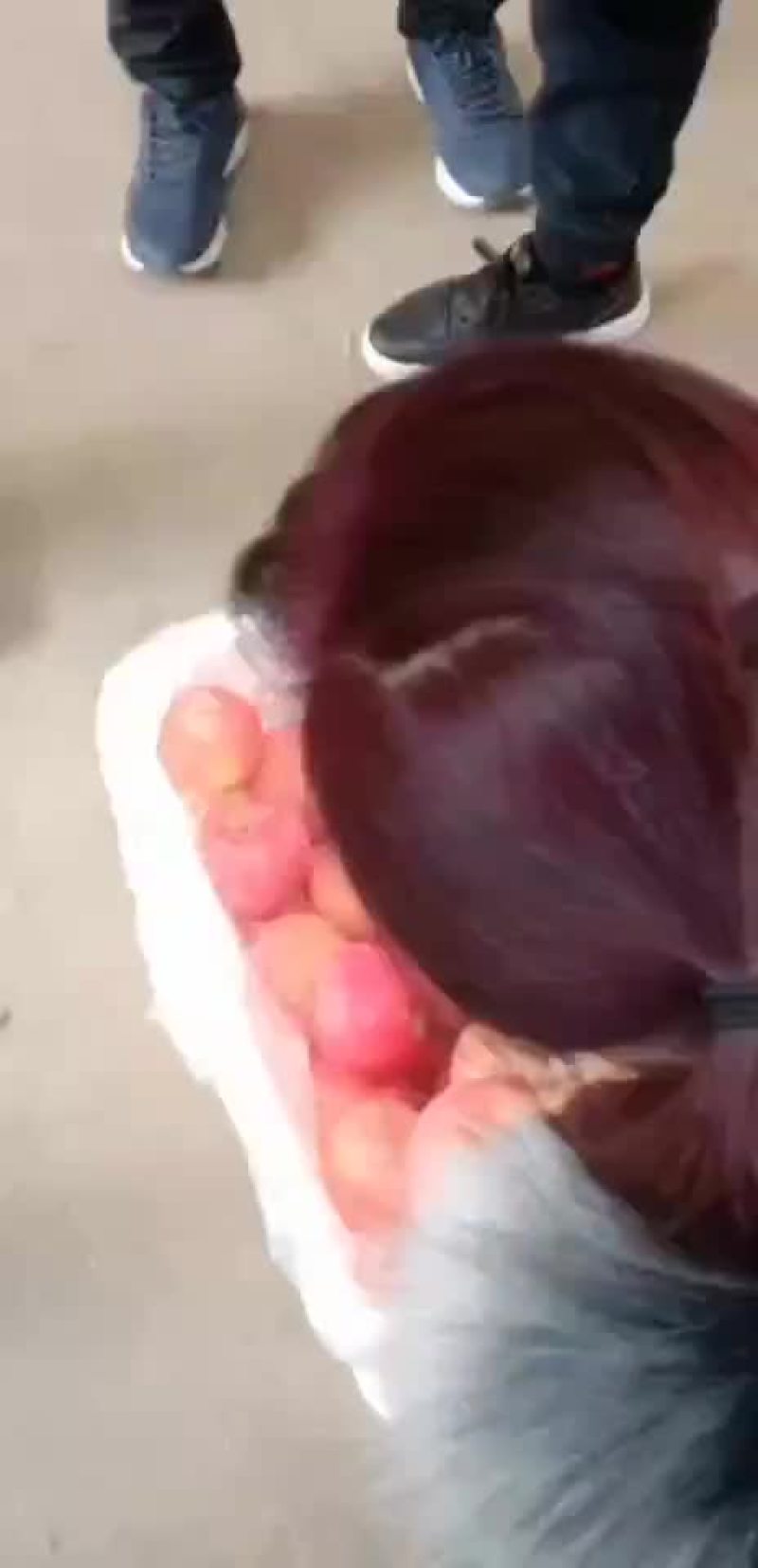 热销陕西礼泉！脆甜纸袋红富士苹果大量上市，有需要的联系