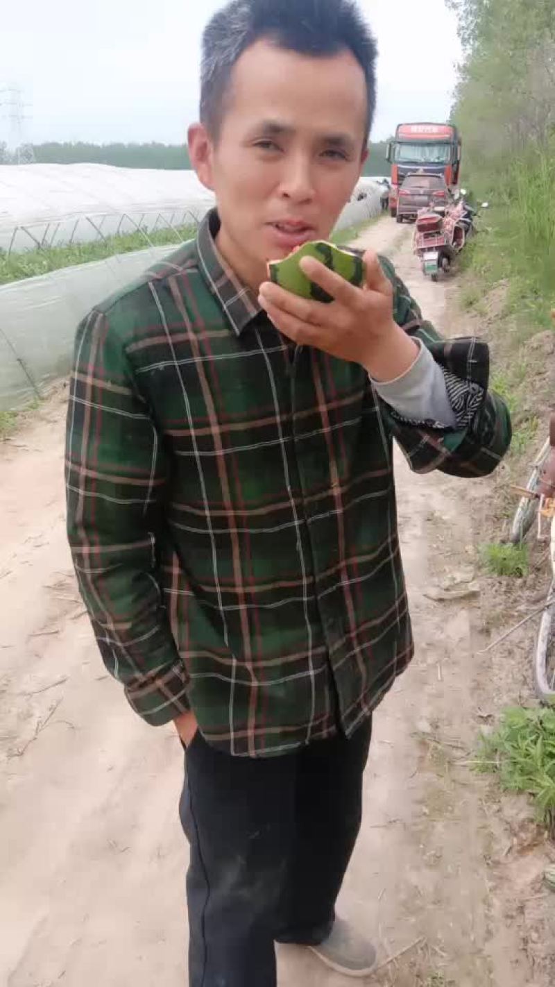 精品抱腾瓜