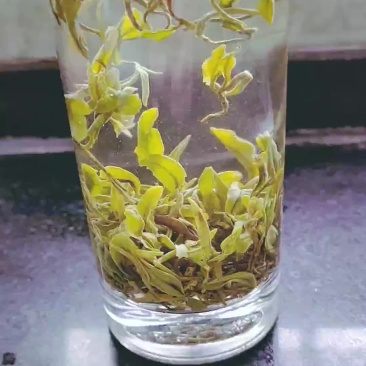 正宗日照绿茶，传统工艺，纯手工采，味道香醇，回甘持久生津