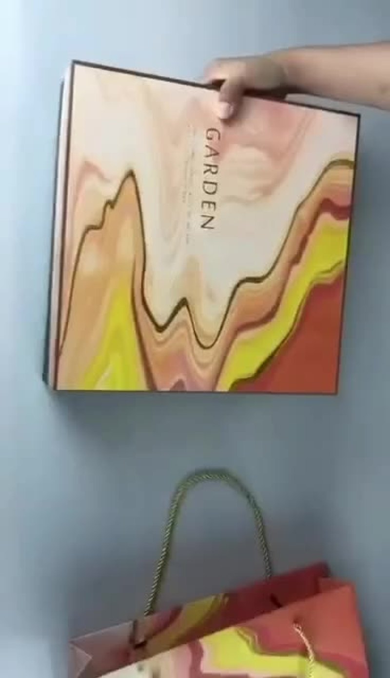 包装精美，价格实惠的员工月饼