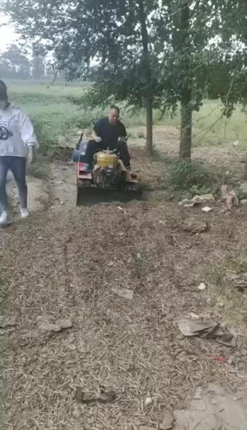 座驾履带旋耕机柴油耕地机