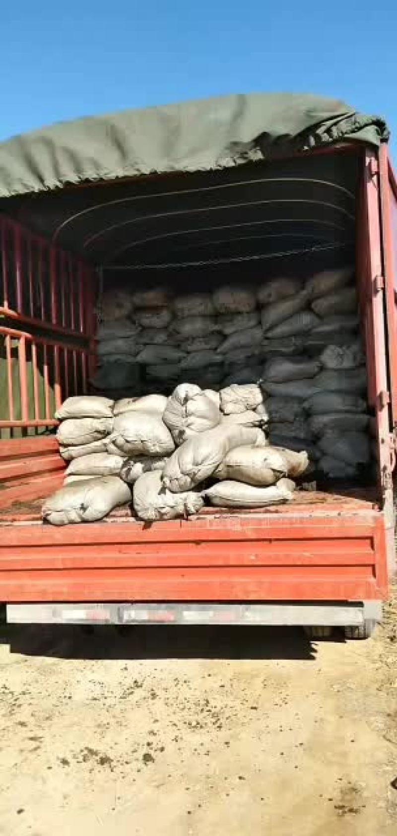 公司销售：鸽子粪，羊粪，牛粪，油枯等农家肥。