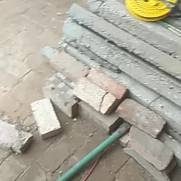 葡萄园用的水泥桩旧的