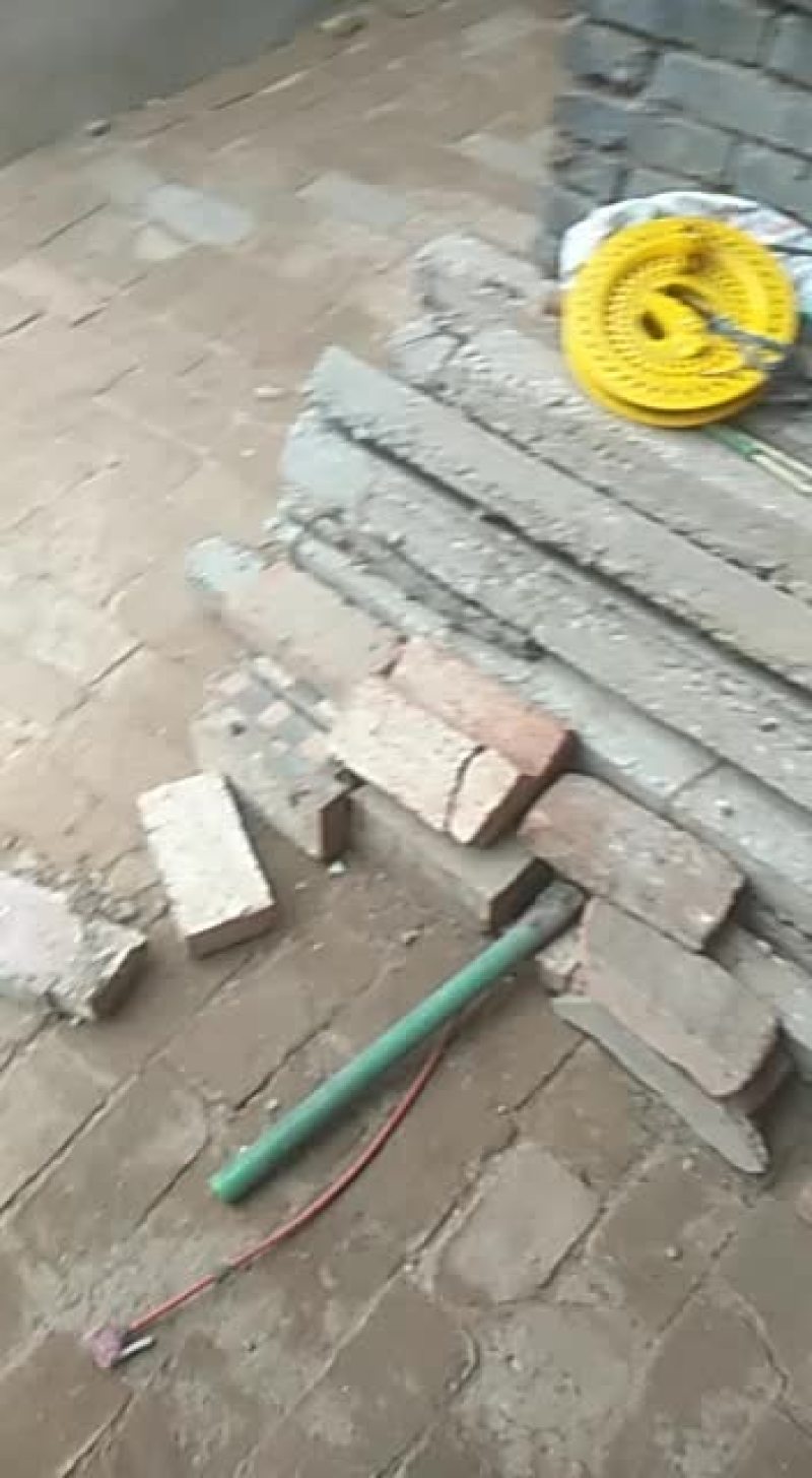 葡萄园用的水泥桩旧的