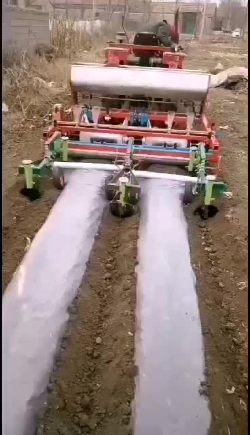 起垄机，整地机械，多功能移栽机，耕地机，旋耕机，铺膜机。