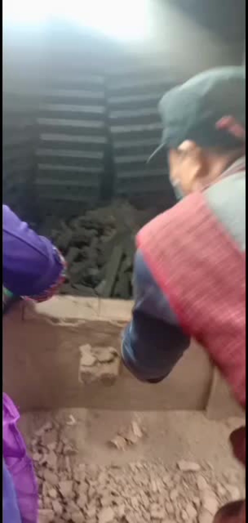 土窑机制木炭大量出售