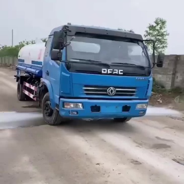 东风多利卡8方洒水车，二手洒水车，