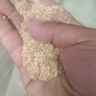 统糠，稻壳粉。