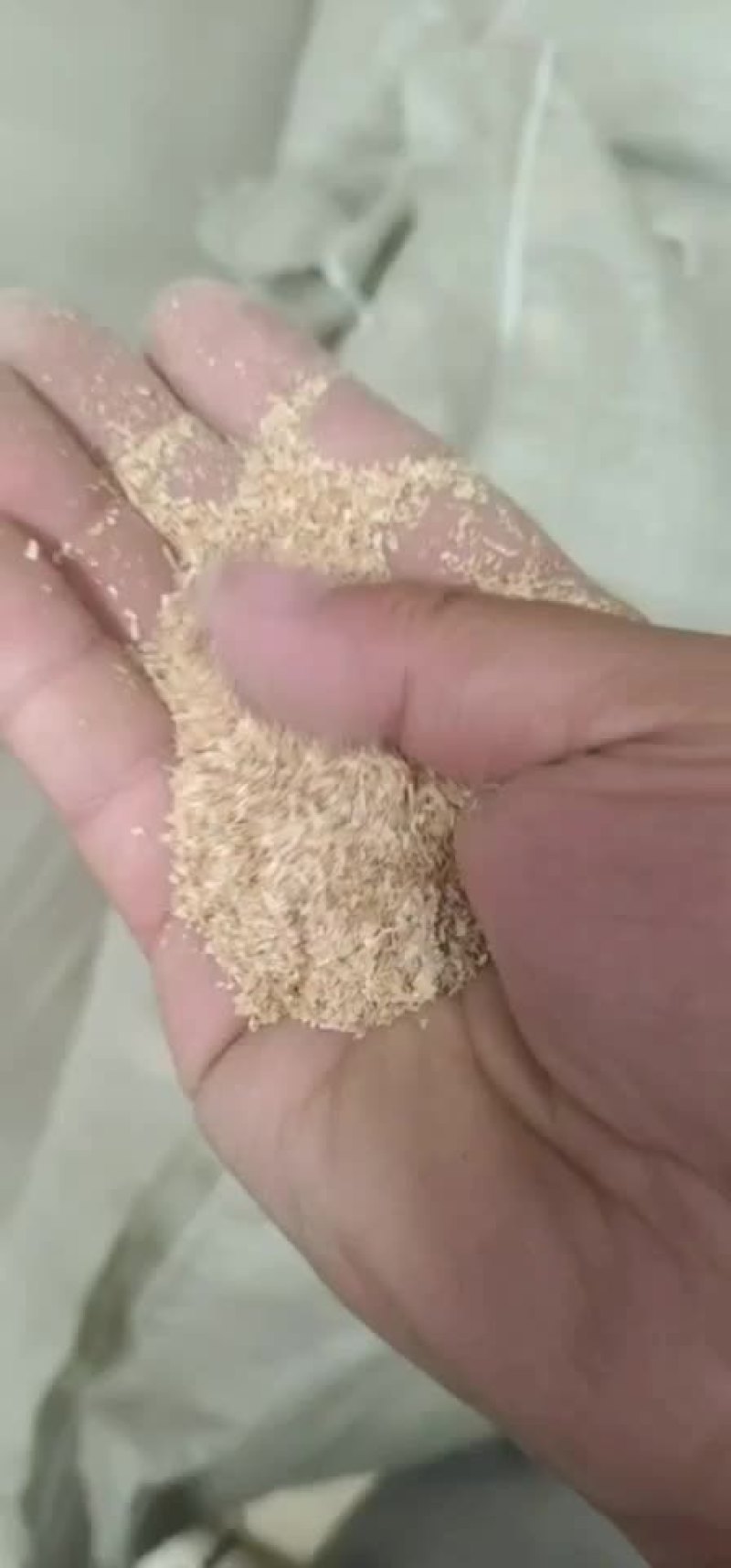 统糠，稻壳粉。