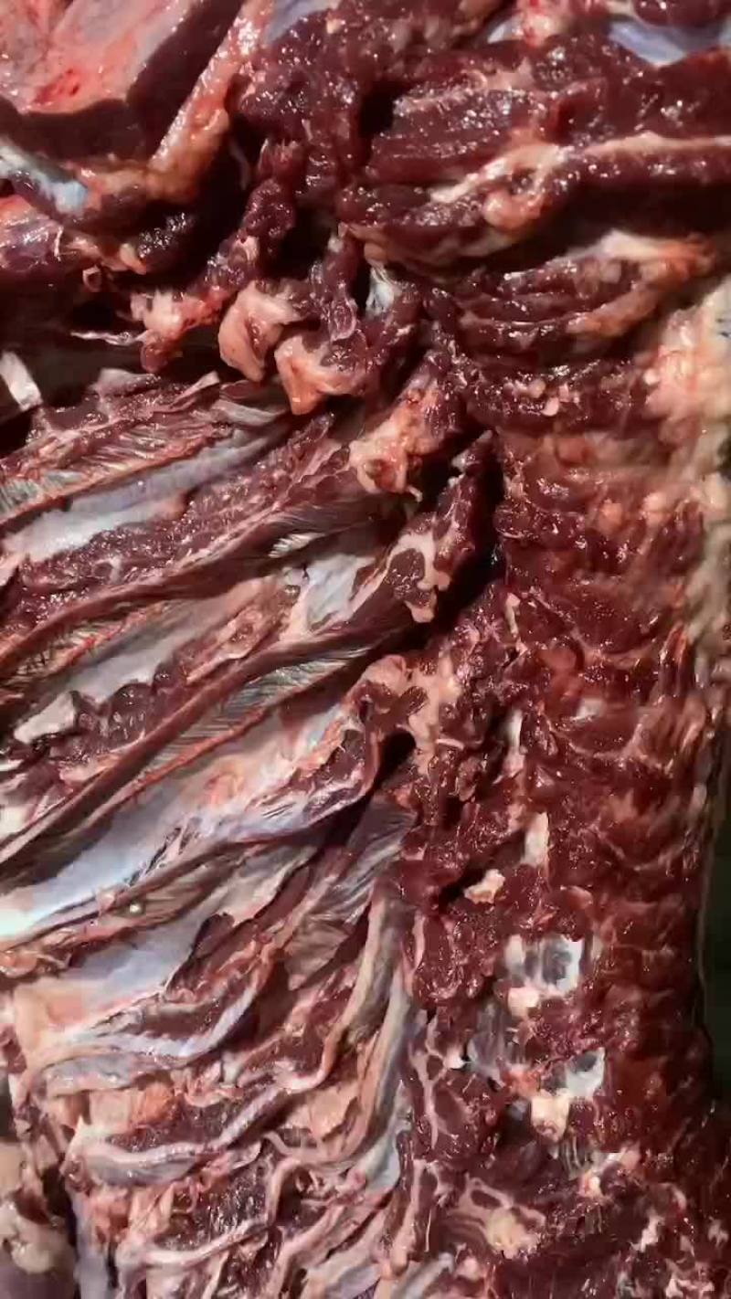 现杀无水鲜驴肉，保证质量！