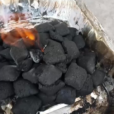 烧烤竹炭炭球，燃烧四个小时。月产量两千吨，可以开发票