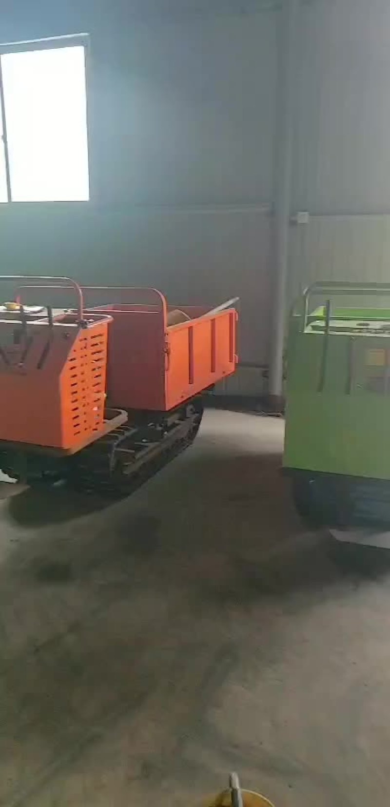 履带式运输车，小型搬运车，自走式爬山虎自卸车