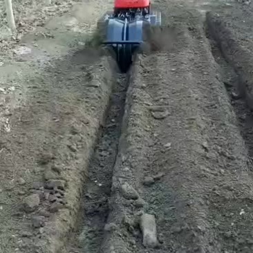 履带遥控开沟机