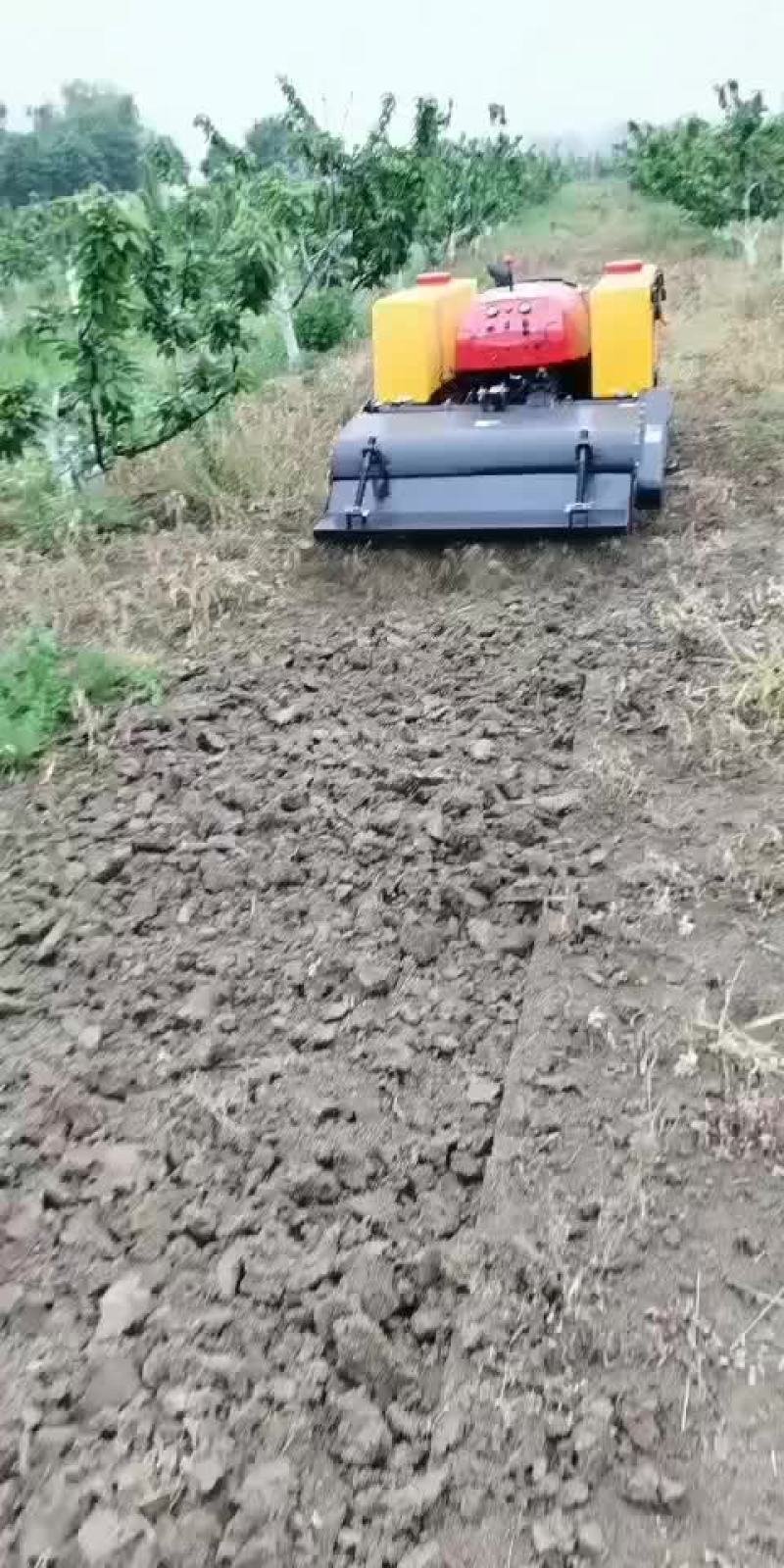 履带遥控开沟机