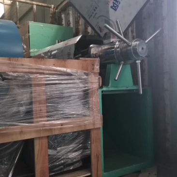 三友机械全套榨油机设备发往定边，自动化程度高一人即可操作