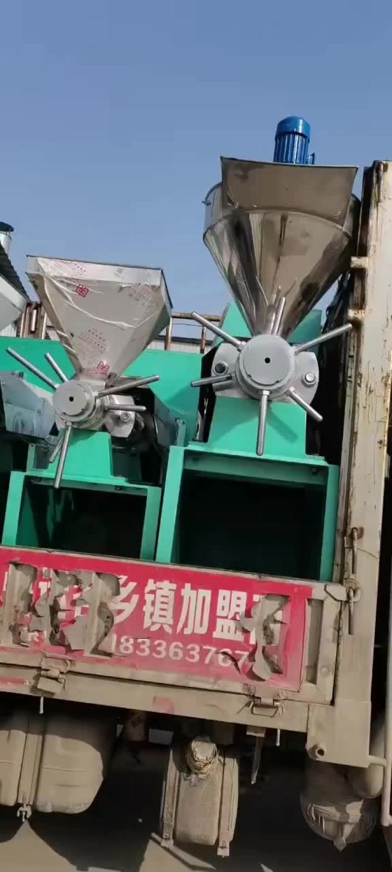 三友机械全套榨油机设备发往定边，自动化程度高一人即可操作