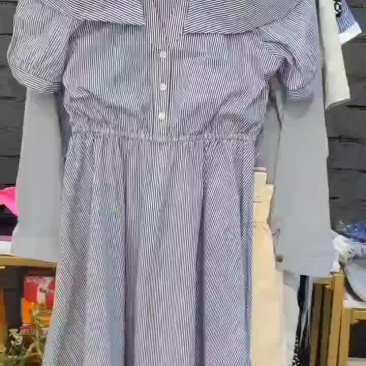实体店收回来的精品女装1600件左右。