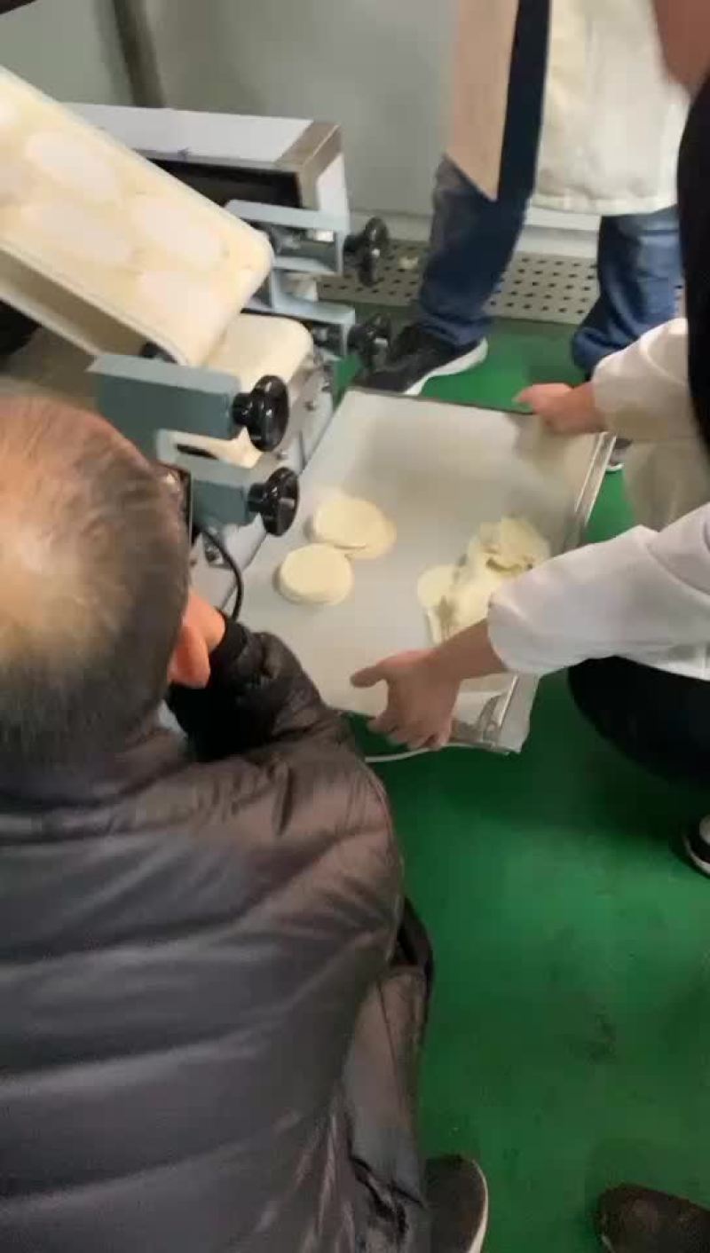 全自动连续式饺子皮机混沌皮机包子皮机