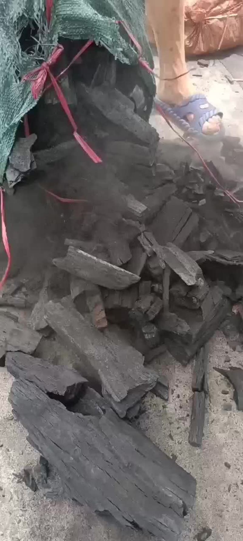 老挝工业木炭