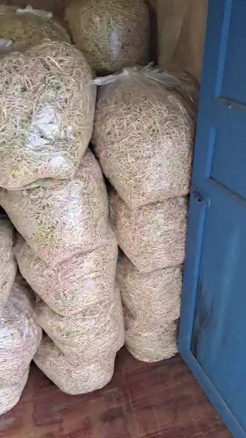 芥菜头干颗颗，光头芥干丝丝，机器烘干